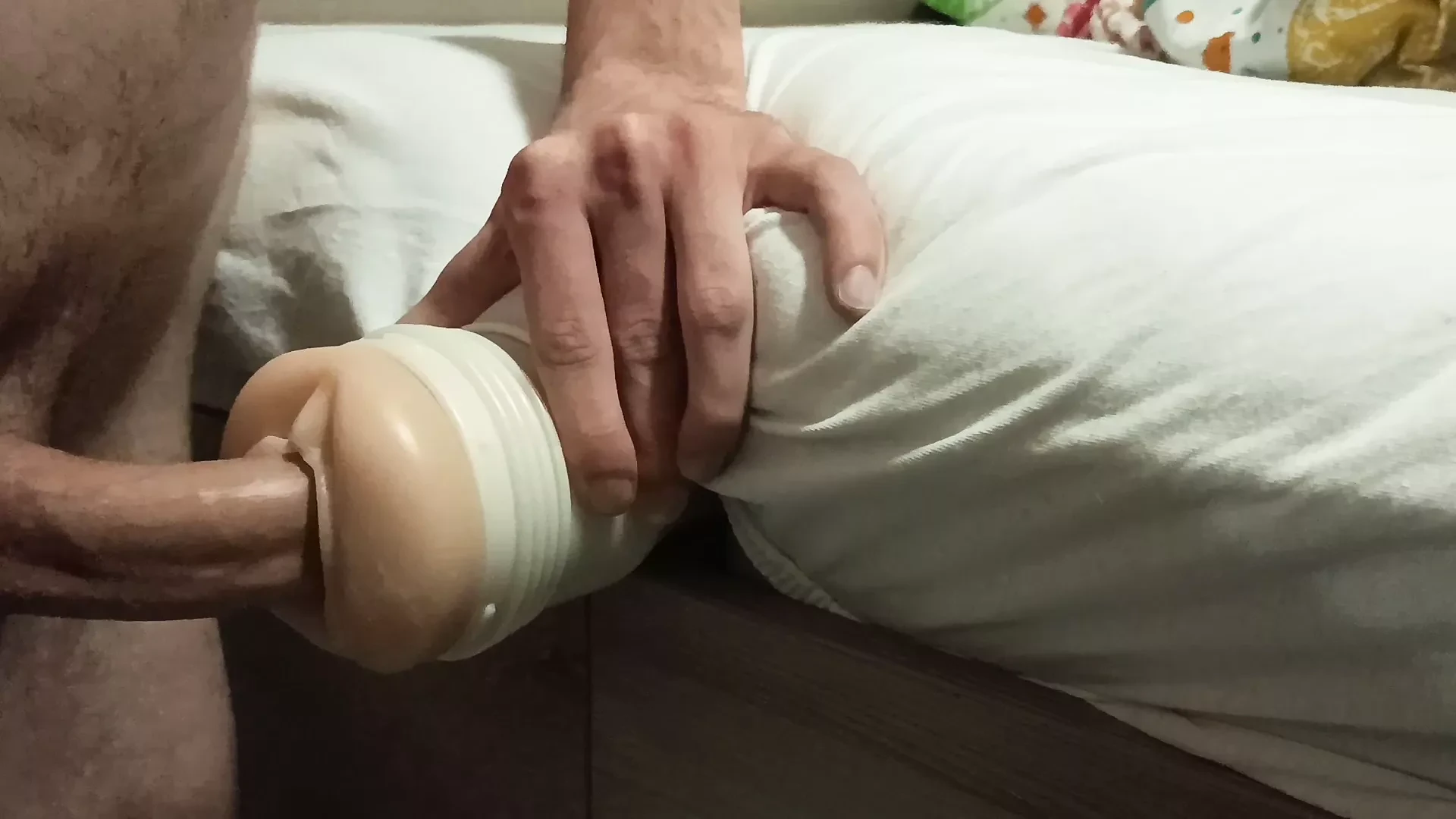 私の肉玩具を犯して中出しをする。ワイルドな喘ぎ声。ガールフレンドにほとんど捕まる