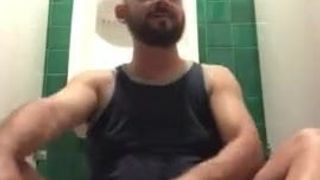 Sikanie i orgazm w publicznej toalecie