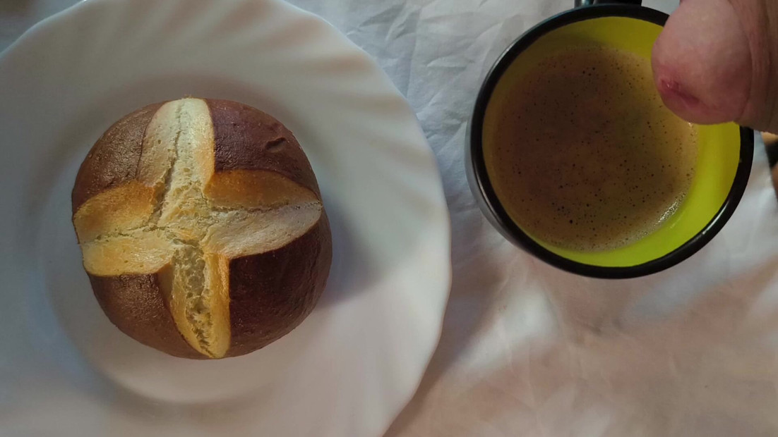 按照要求，我在我的咖啡里撒尿，我的包子也得到了一些东西