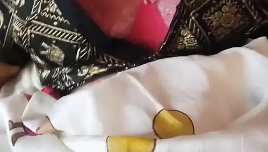 Bakış açısı sari ve bluzlu seksi desi ev hanımının sikişme derleme videoları