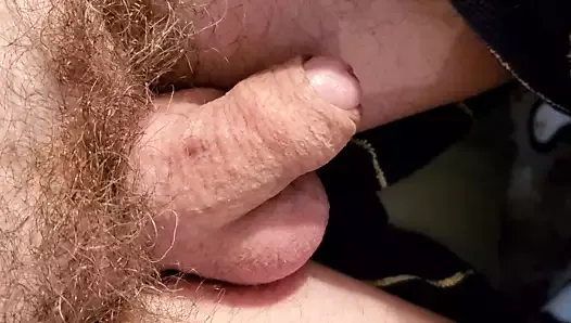Le pénis doux de la brosse à raser de papi fourré à l'intérieur de ma peau circoncise