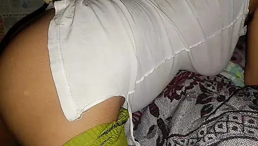 Индийская горячая девушка дези в первый раз, Gaand Chudai, местной деревенской девушки первый секс-видео