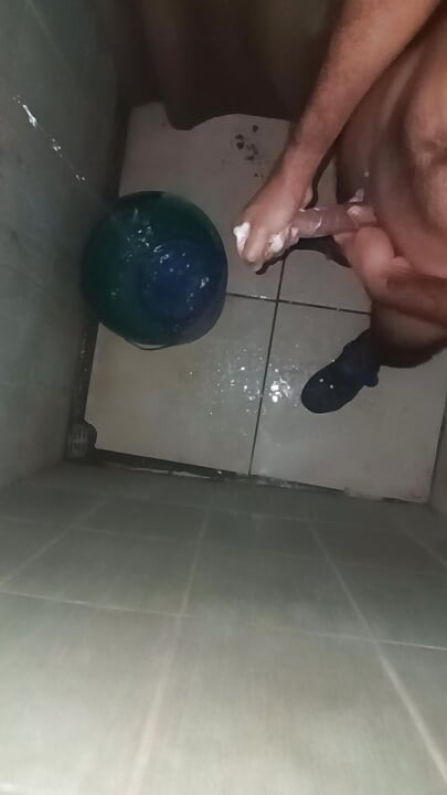 Jerk boy roasts his handjobs more than three times a day in the shower