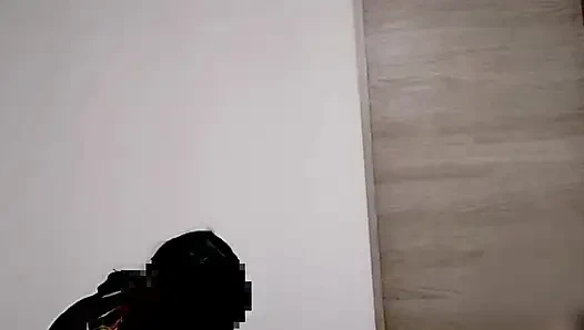 Домашнее видео. Наездница играет с грудастой женой в оранжевом нижнем белье. Мероприятия пары дома. Домашнее любительское видео Per