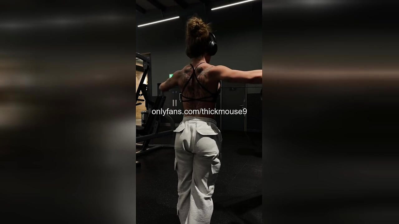 Naughty Teen's Pussy Slip During Instagram Live Dance