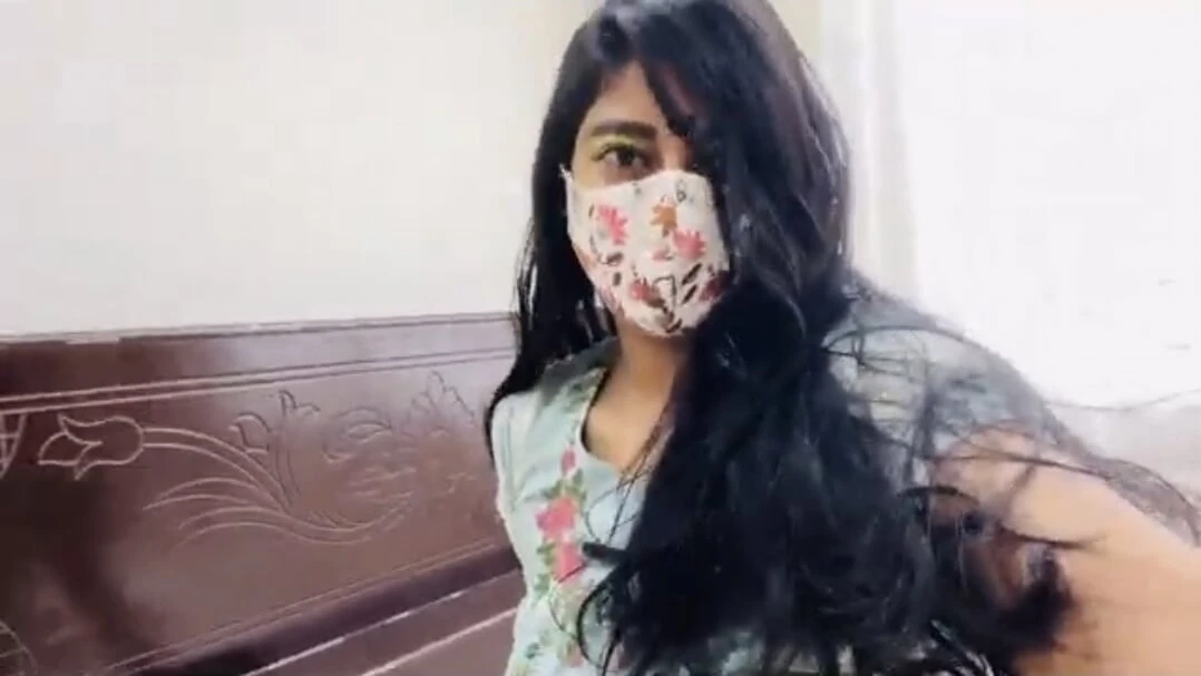 A kiéhezett muszlim feleség elcsábítja férjét egy igazi desi otthoni videóban