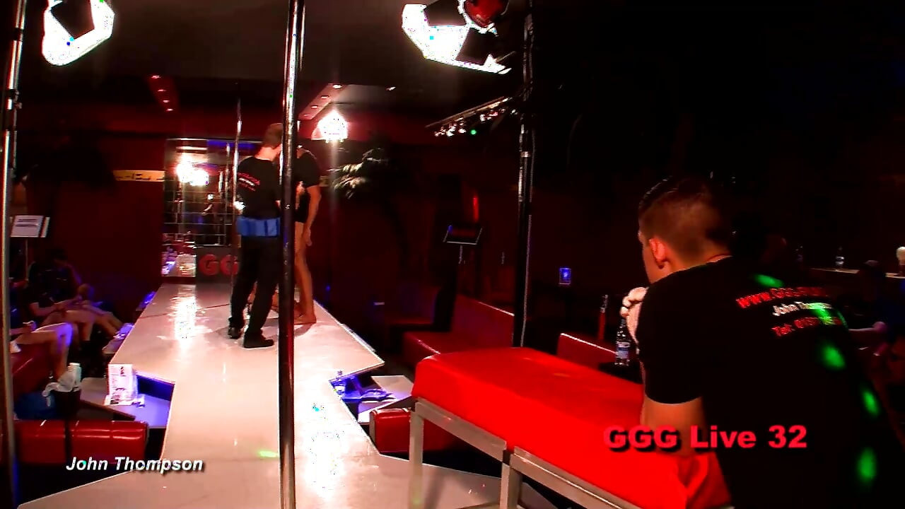 Di sebalik tabir gangbang bukkake dan menelan ggg John Thompson