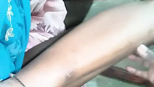 Ich ging für die sommerferien zu dem haus meiner stiefschwester und hatte viel spaß mit meiner schönen stiefschwester, vollständiges hindi virales video
