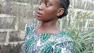 Anambra sexy, une jeune femme aux petits seins se fait baiser par Jujuman