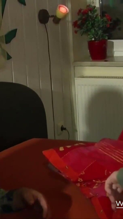 Schlampe mit kleine Titten in Bar aufgerissen | Clip 1