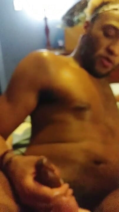 Roommate Films Roommate Working Out!