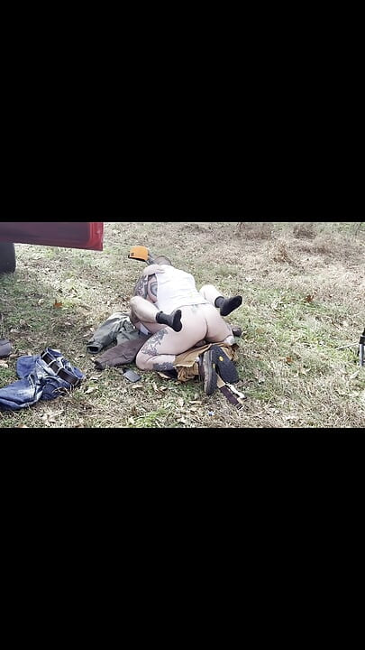 Χωριατόπαιδο γαμήθηκε από κώλο στον πίσω δρόμο