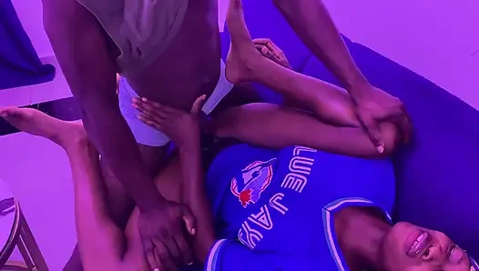 Худенькую сводную сестру пробурили и заполнили спермой