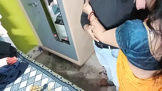 Очень красивая бхабхи в желтой сари