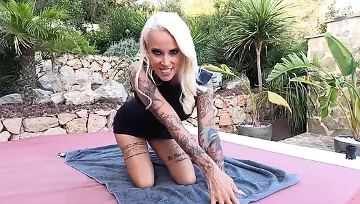 Orta yaşlı seksi kadın ibadeti! Ateşli orta yaşlı seksi kadın seni boşaltıyor!