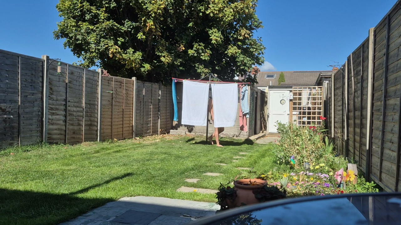Dared to hang up clothes on washing line