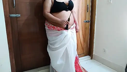 35-летняя тамильская мачеха очень возбуждена, она хочет мой большой член