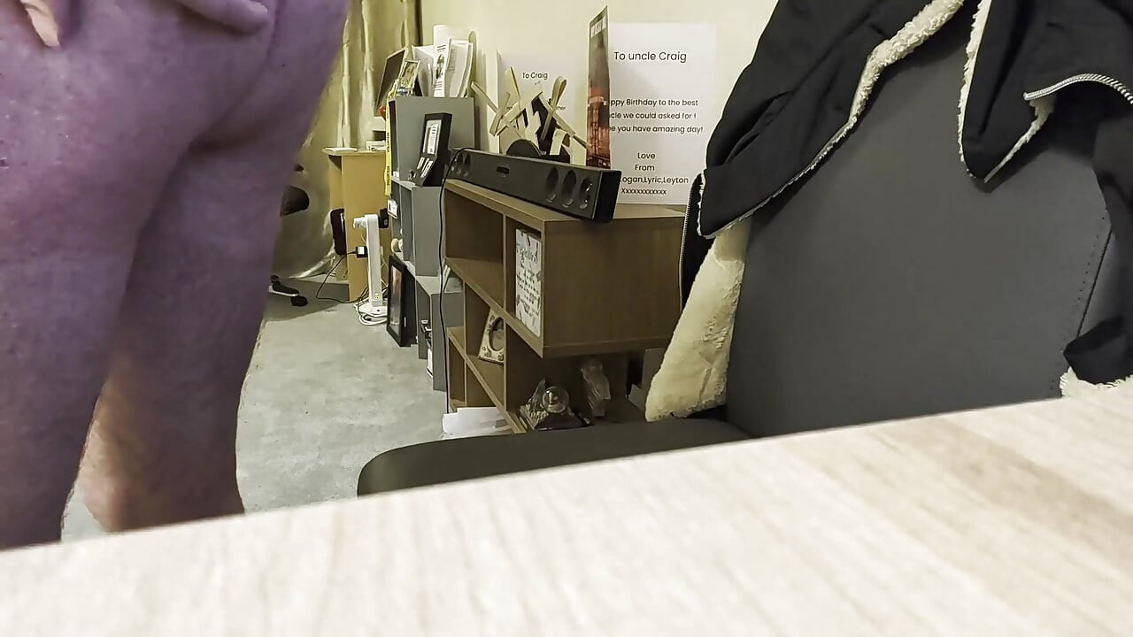 Igram se i pokazujem svoju guzicu