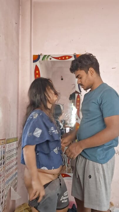 น่ารัก Desi อินเดียน้องสาวน่ารักได้รับไก่ใหญ่