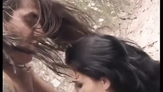 Brezilyalı çift ormanda sikişiyor