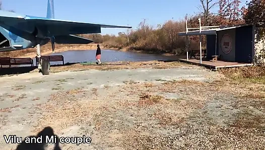 Долбя Вилу Видиш в публичном туалете