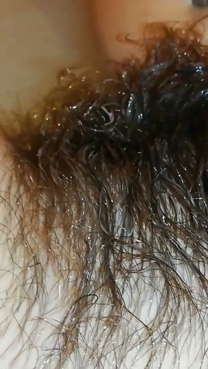 Video fetish lông mu rậm dưới nước cận cảnh | Đoạn 1