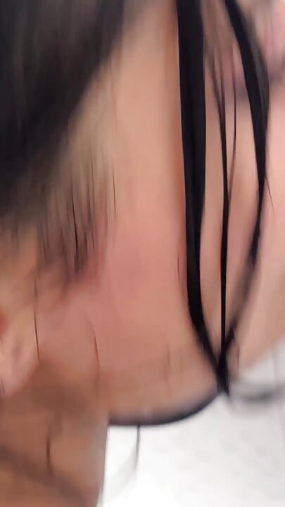 Aku ngentot memek sempit pembantu nakal ini dan lupa aku ngentot memek sempitnya habis-habisan sampai crot di wajahnya