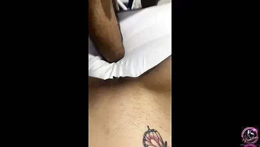Cewek semok kolombia dengan pantat bahenol lagi asik nyepong kontol besar sampai wajahnya dicrot sperma hangat