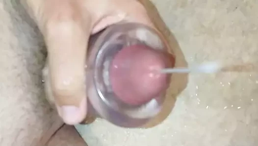 Ağır çekimde bir oyuncağı sikişmek. çok fazla boşalmak!