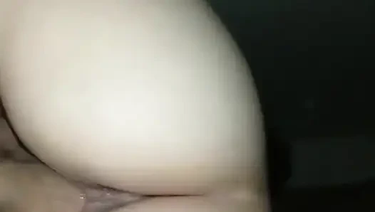 Aku datang dan dia terus duduk