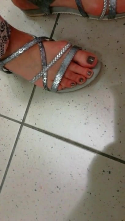 Sexy milf whit feet and faceshot