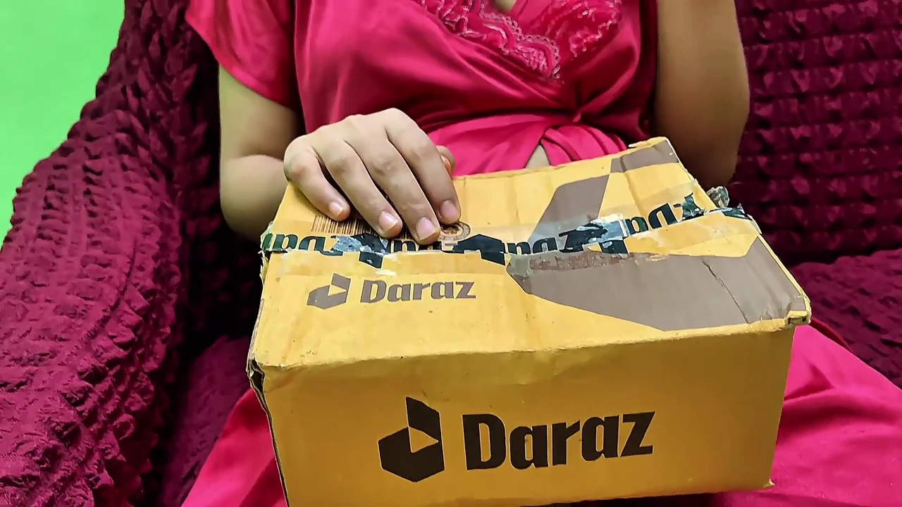 Parcel delivery man fuck me when my husband not at home