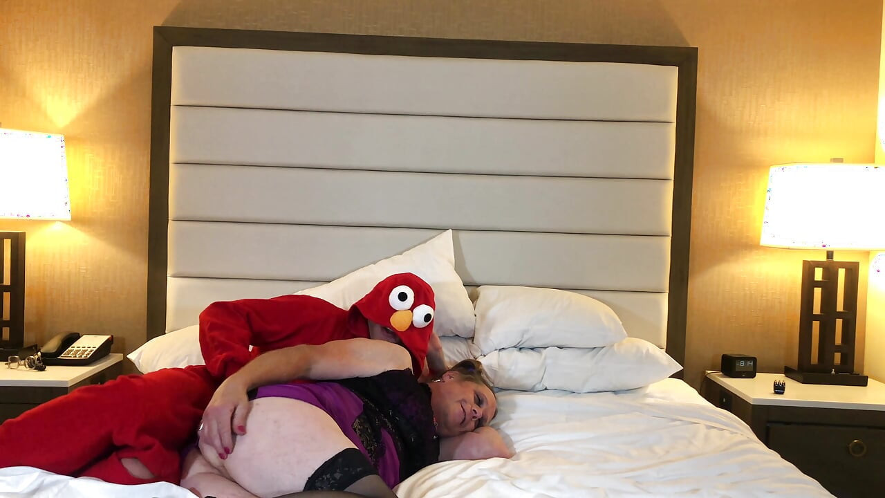 Elmo top avec sa bite géante