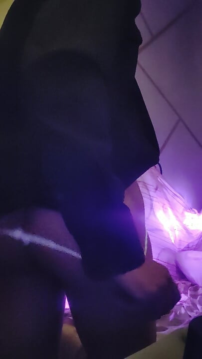 亚西尔·安迪在他的房间里