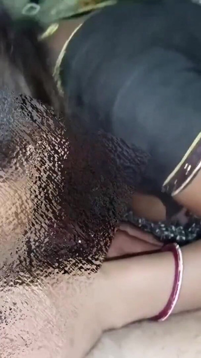 Landsbyens mund sagde, at stedsøsteren blev kaldt hjem, og stedbroderen i landsbyen suger pinden i munden | Klip 2