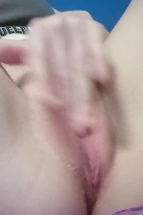 Masturbira moju pičku u krupnom planu za tebe