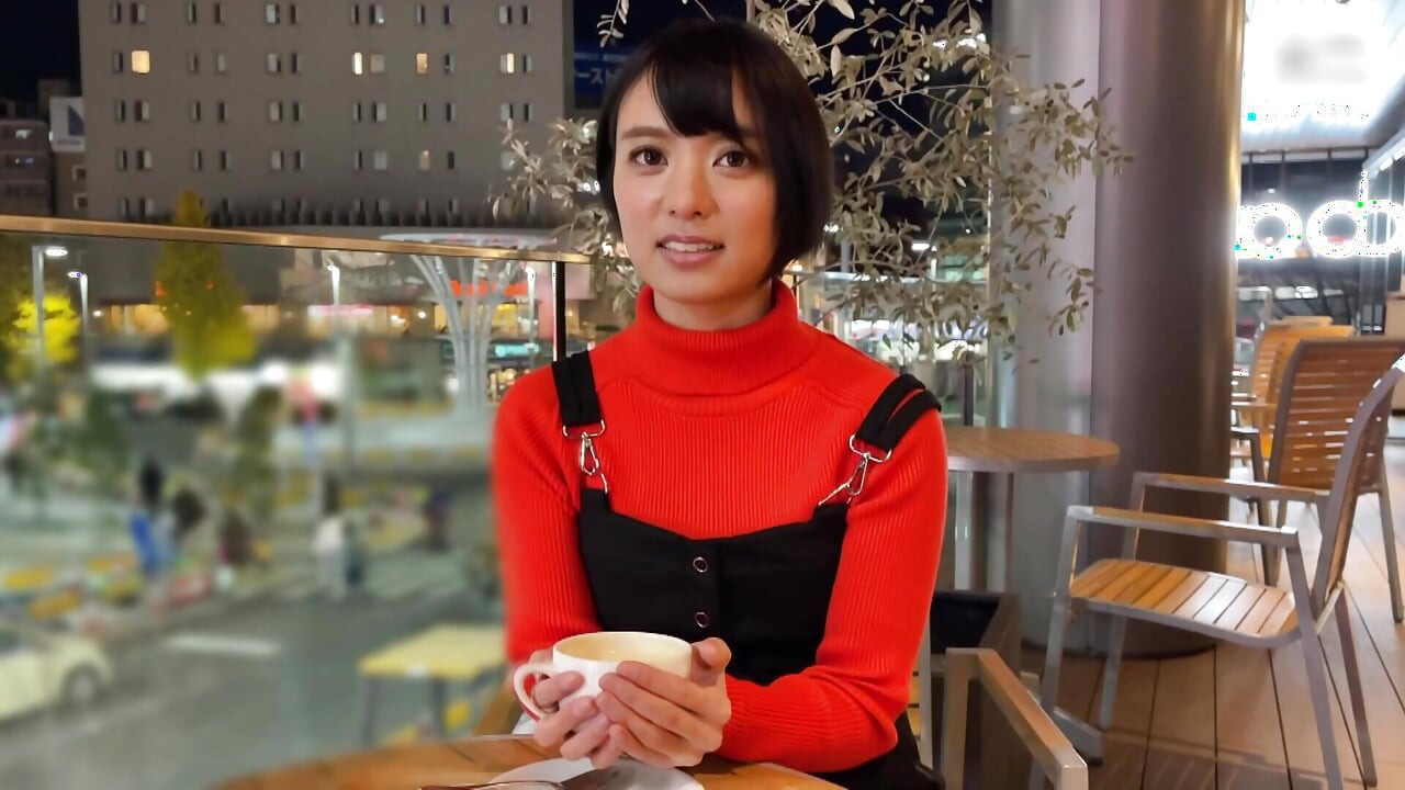 A118F07 Matching with a shy girl with short hair, a boyish girl! Cute is justice!! Her occasional beaming smile creates a cute gap! Private shoot at a love hotel and a shameless trapped sex scene!