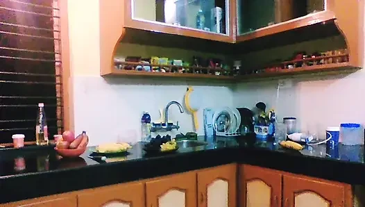 Tatminsiz evli kadın zevk arıyor