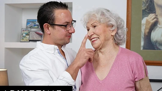 ADULT TIME - 70-летняя горячая бабуля жаждет член в ее большой волосатой киске!