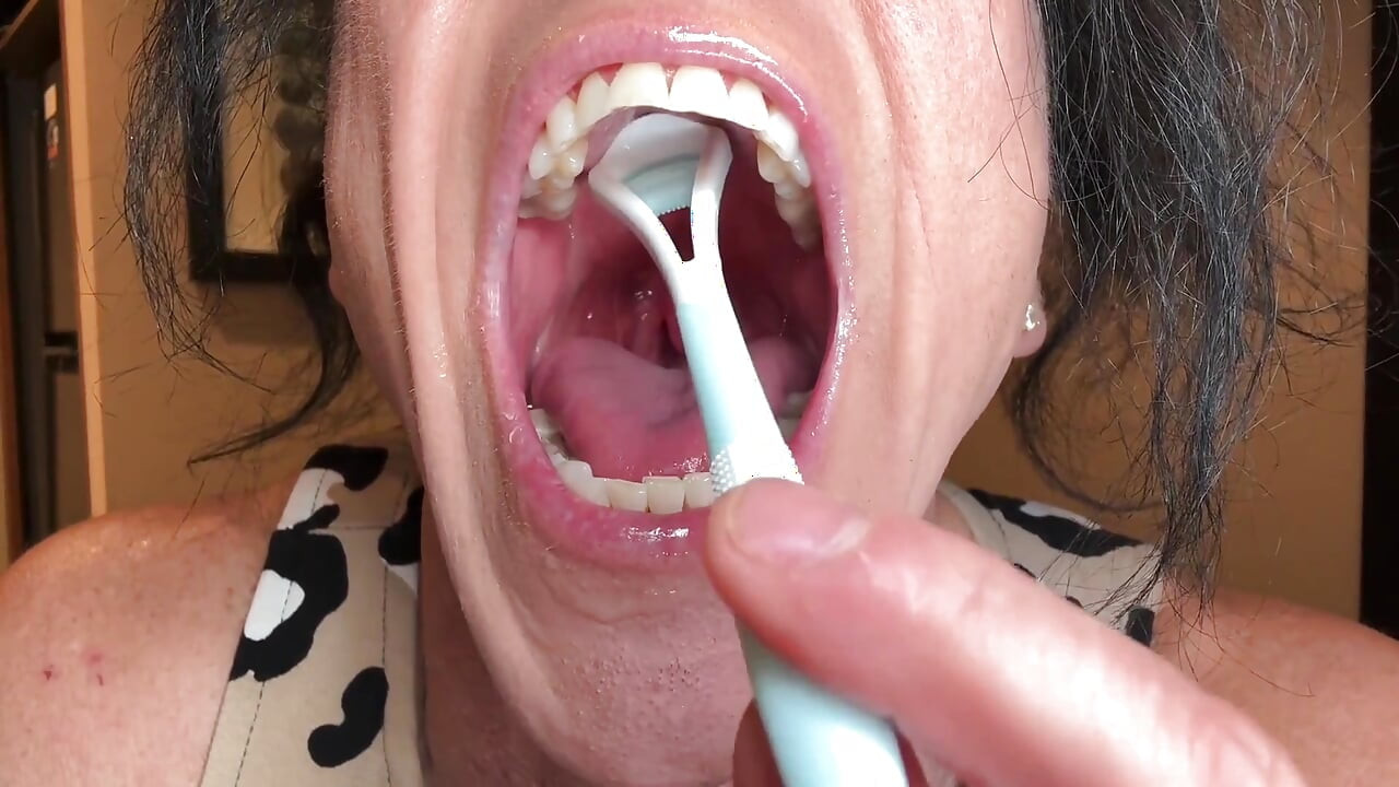 Goddess Kandys Naughty Oral Routine