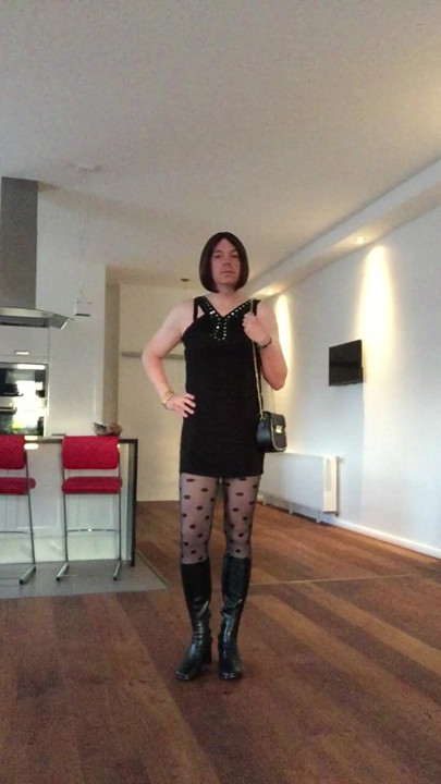 Nicki-crossdress - mini elbiseli ve seksi külotlu çoraplı sevimli ve seksi (c)2016
