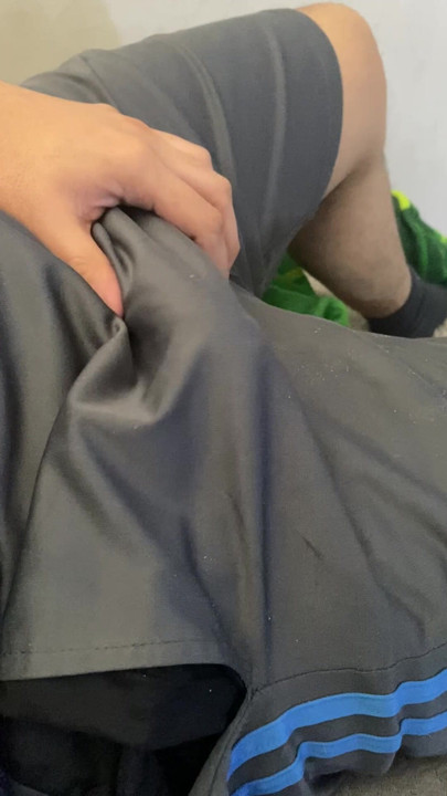 מראה את הפין