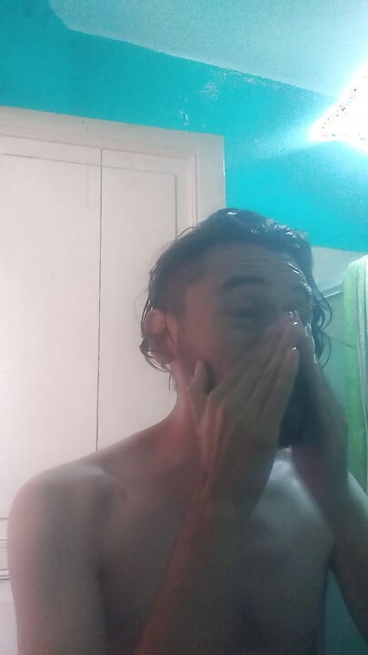 Honbre washes herself in the morning