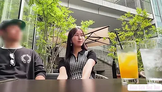 Si cantik tinggi 170cm dengan gaya sempurna, tubuh fleksibel menciptakan pose unik yang mengarah ke dalam momen creampie yang intens pertama