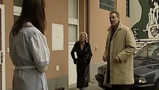 Отчим Трахает Милфу-блондинку И Сводну Дочку В Диком Тройничке