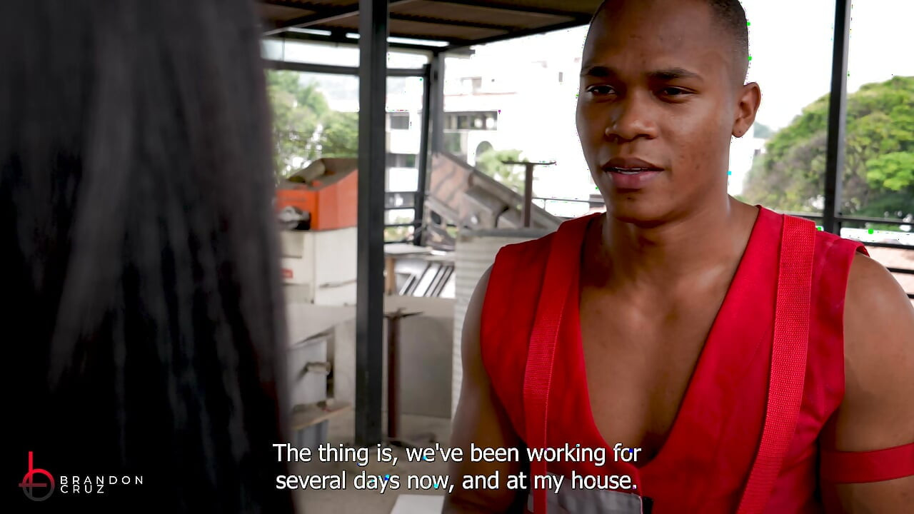 Un trabajador de la construcción inserta su gran pene en su jefe tetona en una terraza - Brandon Cruz & Mariana Martix