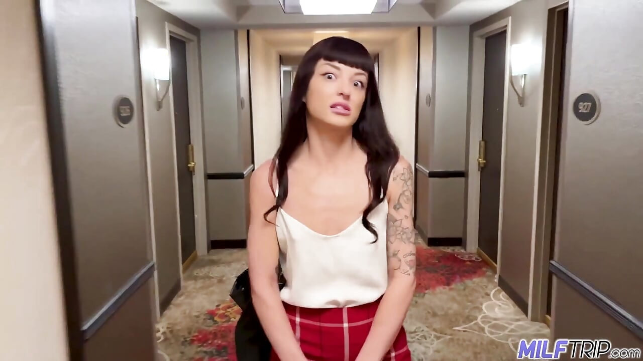 Milftrip Skinny MILF Charlie Valentine Fucks Big Las Vegas Dick