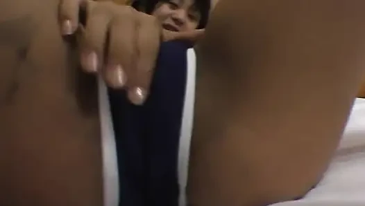 Ein kleines teen kann einem riesigen schwanz nicht widerstehen