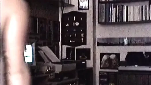 Bulduğum eski videolarda çıplak