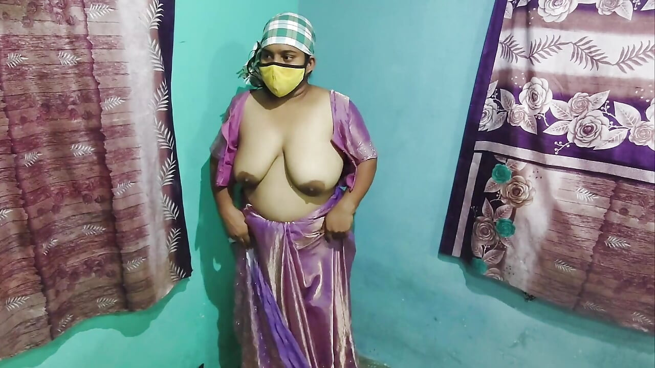 Suihkun jälkeen seksiä Sareen kanssa ja hän rakastaa sitä